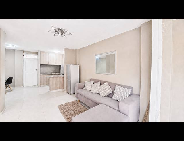 1 BEDROOM APARTMENT FOR SALE IN ESSENWOOD